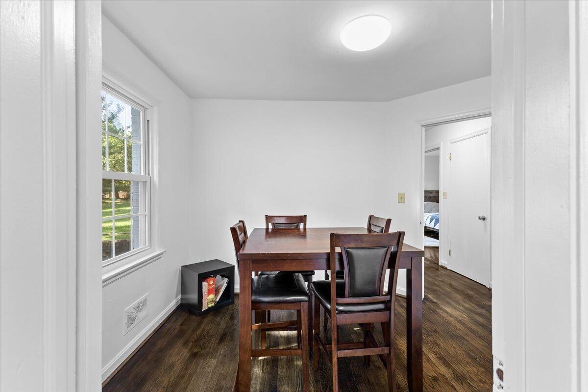 325 South Preston Road Vinton, VA 24179 - Photo 11 of 26 16-325 S Preston Rd-23