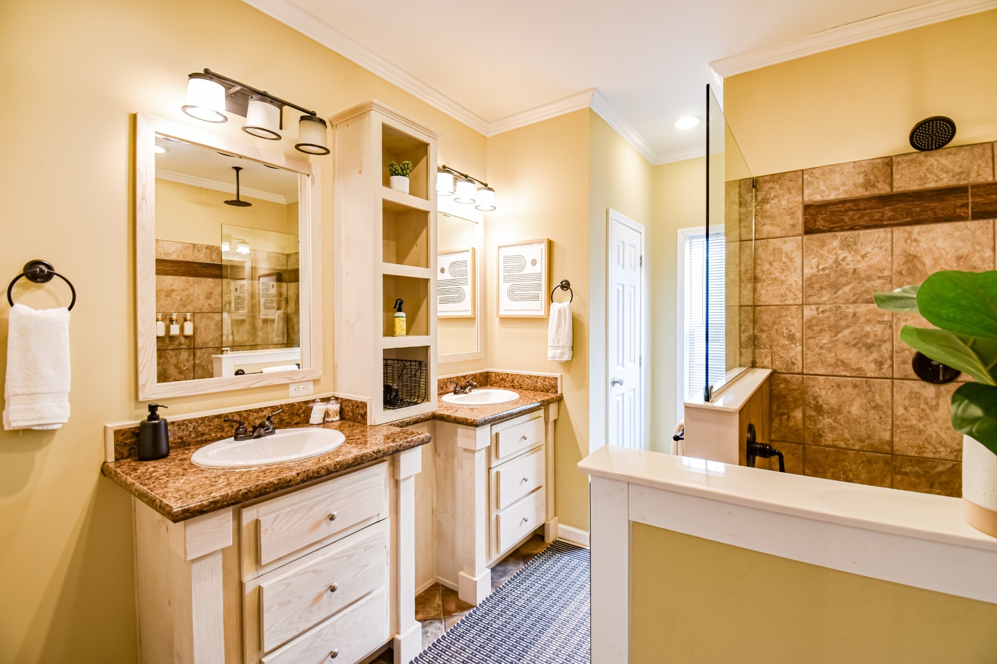 920 Mason Bates Bend Road Centerville, TN 37033 - Photo 19 of 44 a bathroom with a sink and a mirror