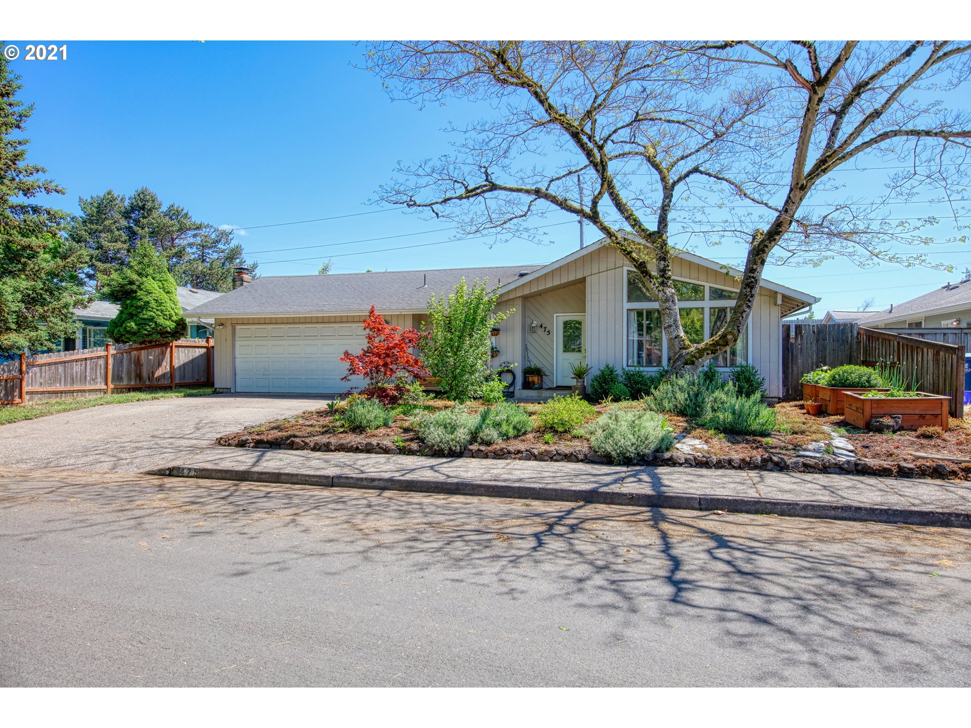 475 Panda Loop Eugene, OR 97401 - Photo 1 of 31 Gallery Image 1