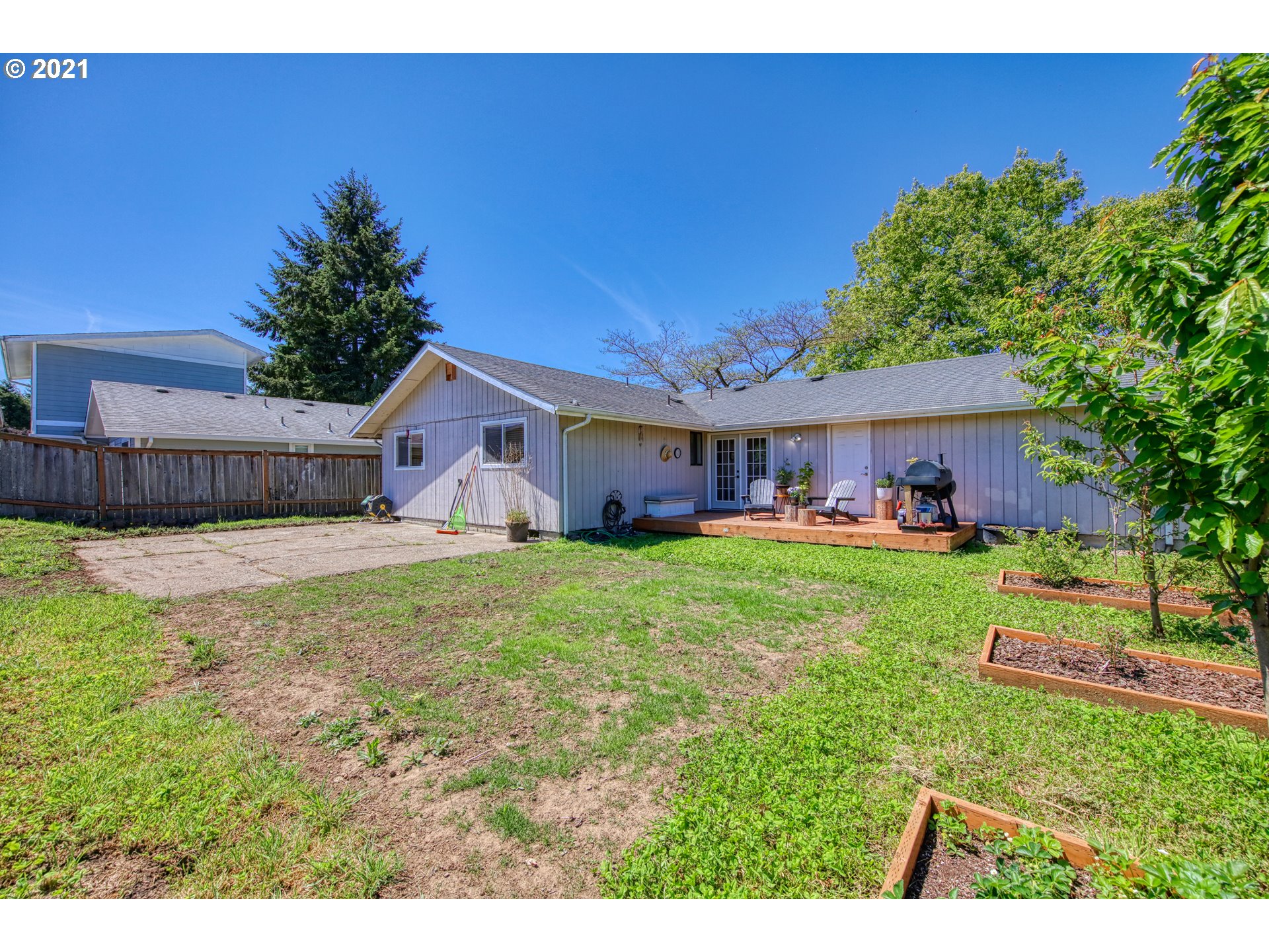 475 Panda Loop Eugene, OR 97401 - Photo 27 of 31 Gallery Image 27