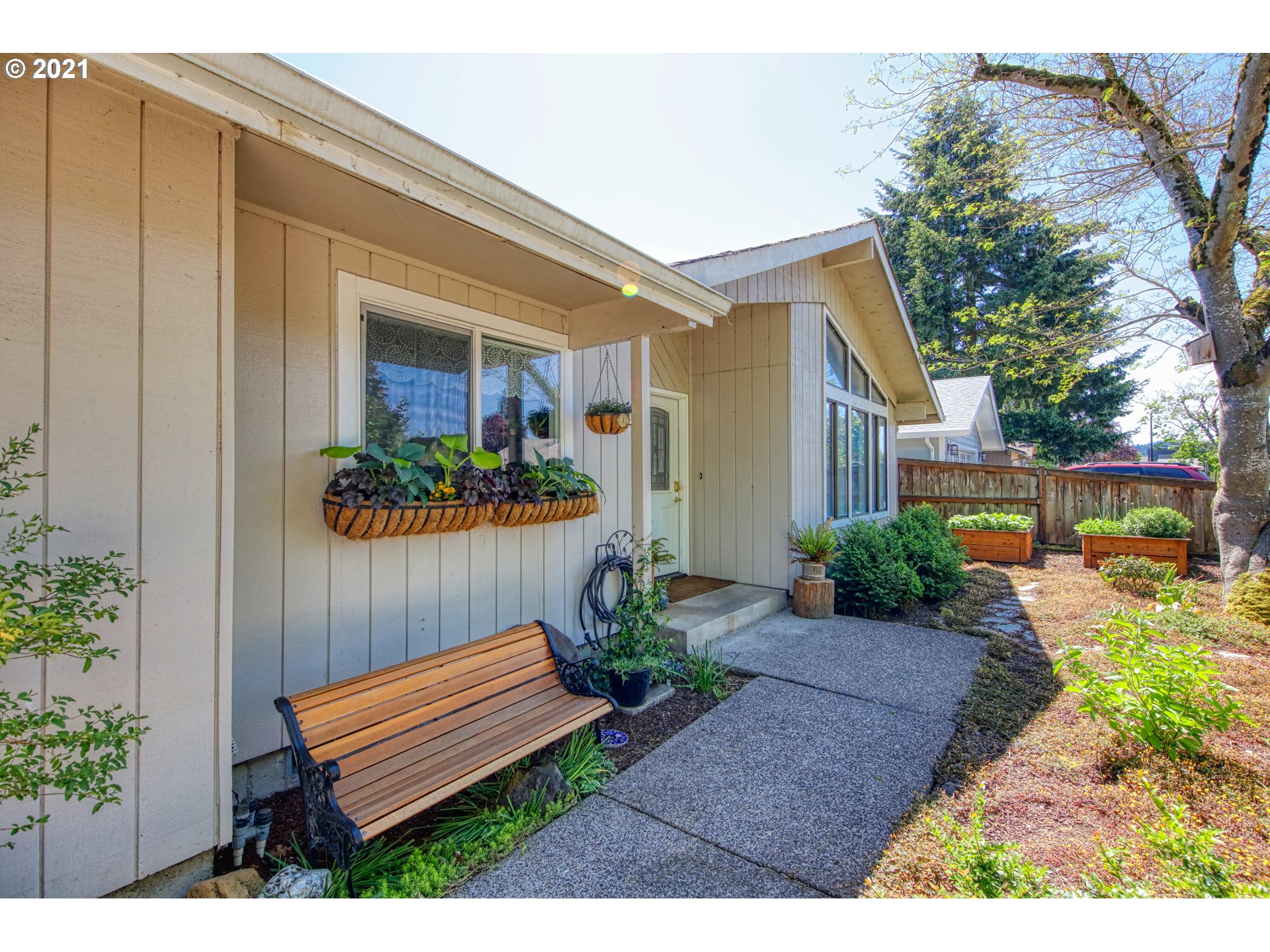 475 Panda Loop Eugene, OR 97401 - Photo 4 of 31 Gallery Image 4
