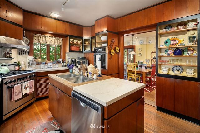 $2,750,000 | 948 Harvard Avenue East, Seattle, WA 98102