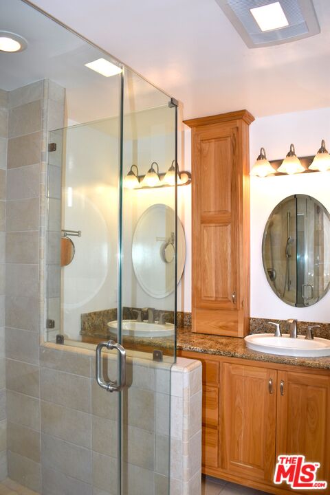 11365 Chalon Road Los Angeles, CA 90049 - Photo 17 of 19