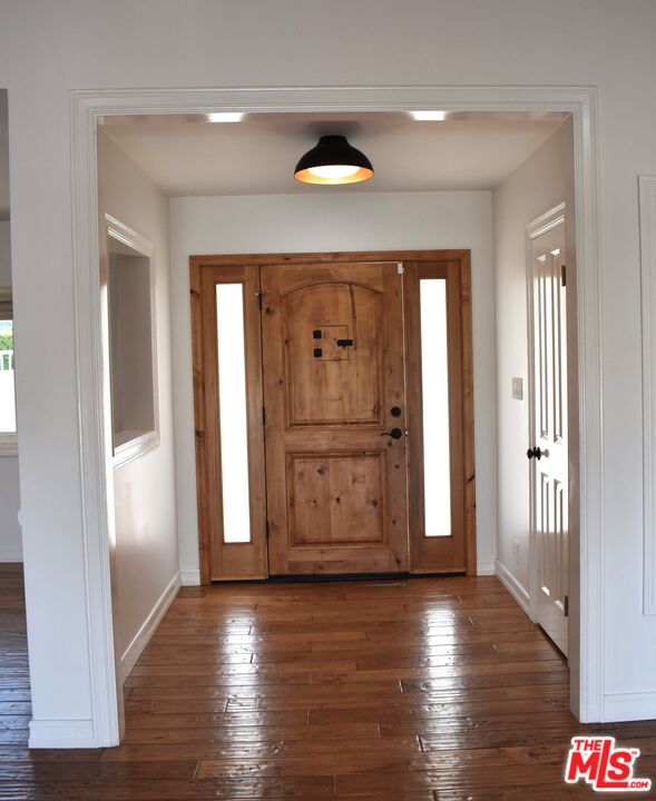 11365 Chalon Road Los Angeles, CA 90049 - Photo 2 of 19