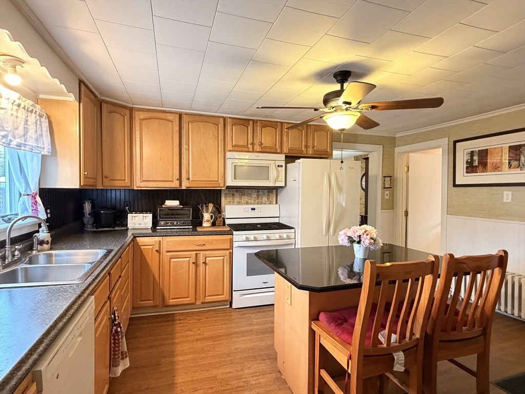 28 Eastford Road Southbridge, MA 01550 - Photo 6 of 29