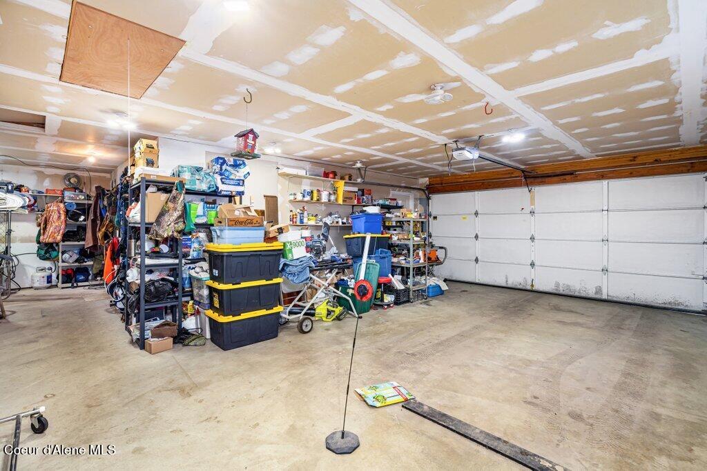 7278 East Hayden Haven Road Hayden, ID 83835 - Photo 29 of 39 Attached Garage