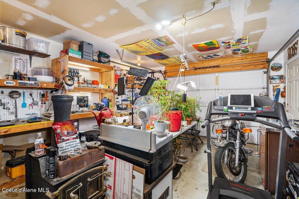 7278 East Hayden Haven Road Hayden, ID 83835 - Photo 31 of 39 Attached Garage