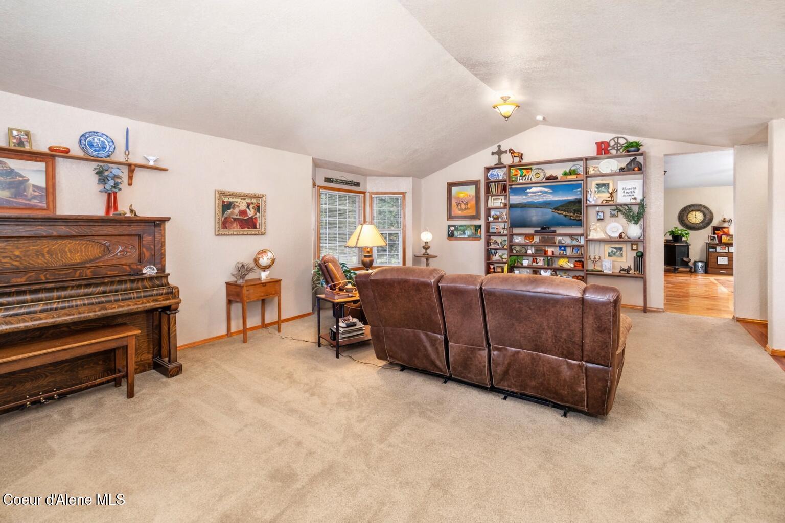 7278 East Hayden Haven Road Hayden, ID 83835 - Photo 10 of 39 Super Spacious Living Room