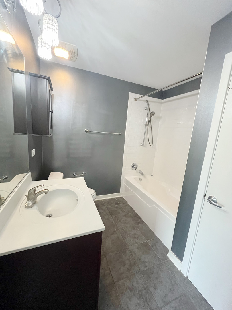 1075 West Roosevelt Road, Unit 303 Chicago, IL 60608 - Photo 14 of 15