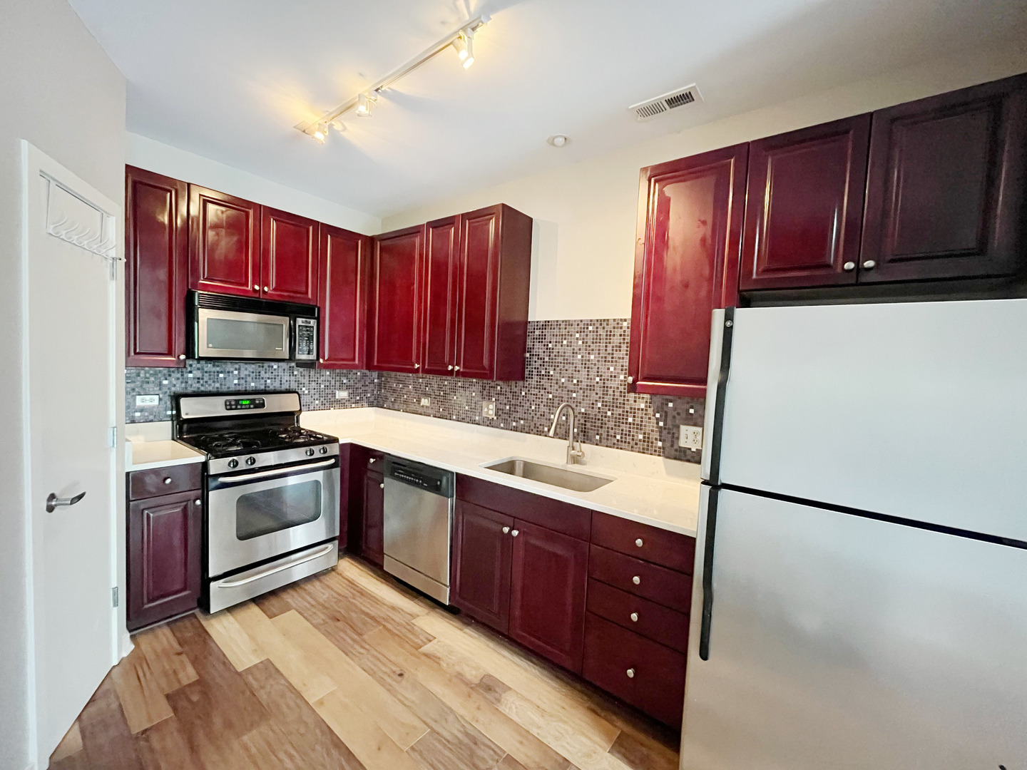 1075 West Roosevelt Road, Unit 303 Chicago, IL 60608 - Photo 3 of 15