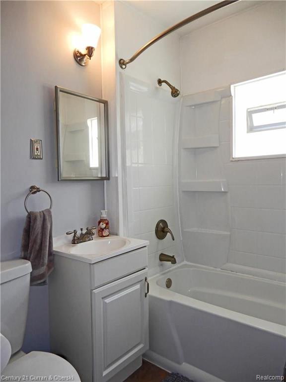 25040 Doxtator Street Dearborn, MI 48128 - Photo 5 of 27
