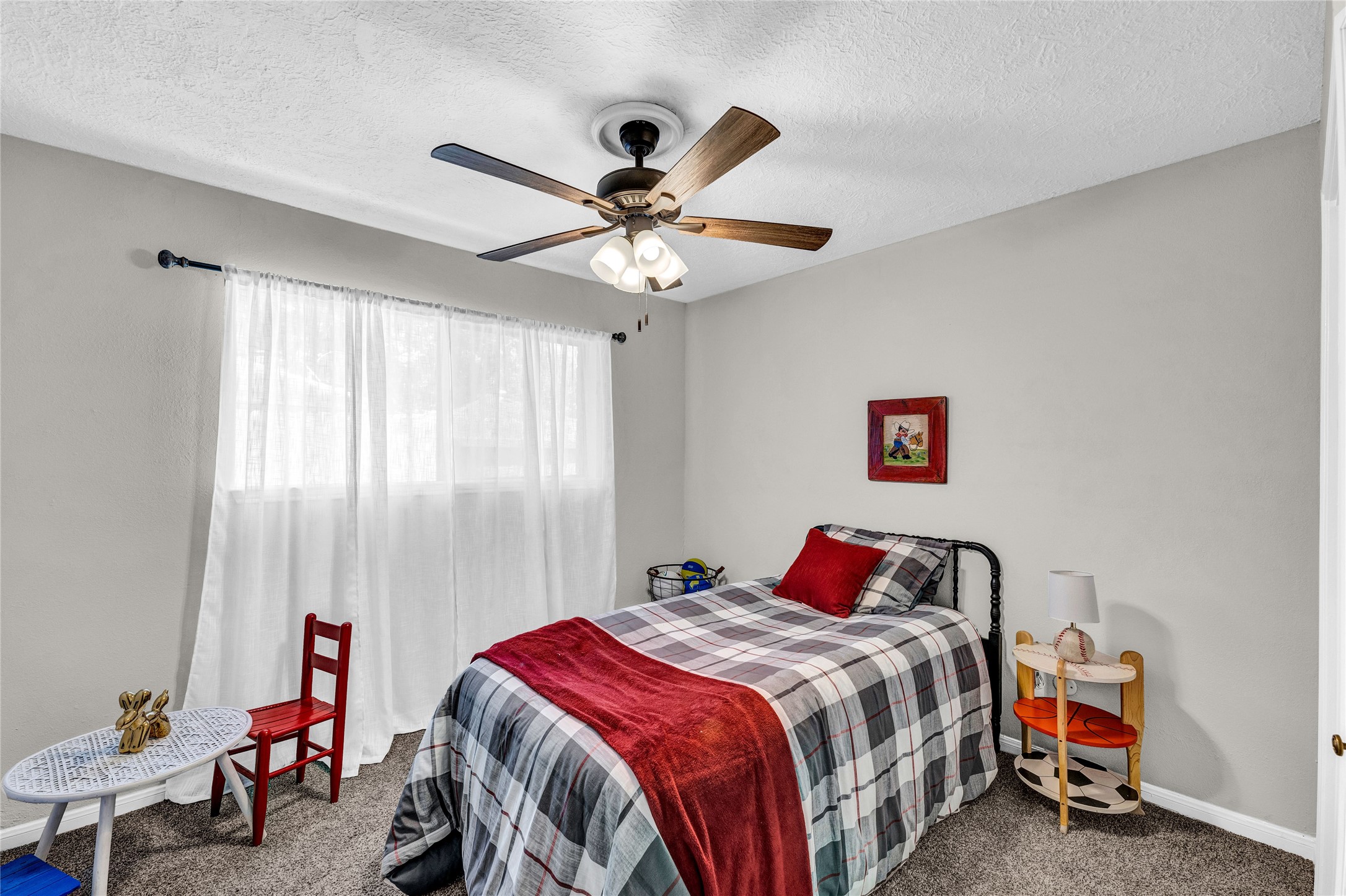 2705 Parrott Avenue Rosenberg, TX 77471 - Photo 20 of 27 a bedroom with a bed and a chandelier
