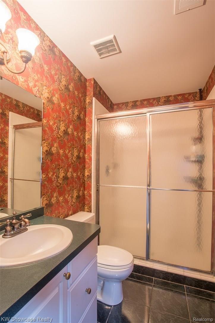 16897 Ryan Road Livonia, MI 48154 - Photo 16 of 34 Ryan Road_16897-upper-Master Suite-2.jpg
