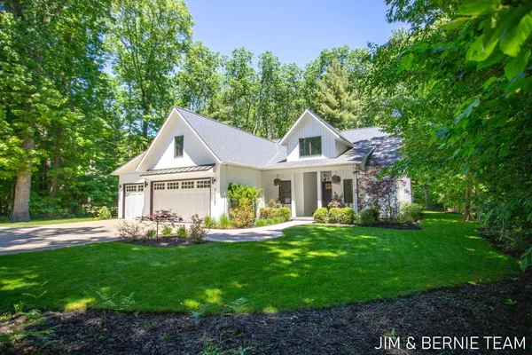 $950,000 | 6225 Lighthouse Court, Saugatuck, MI 49453