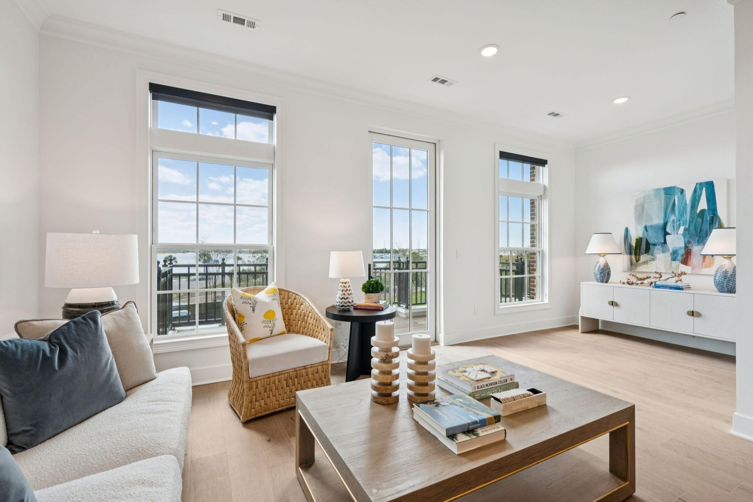 372 Broad Street Charleston, SC 29401 - Photo 18 of 26 Living Room3