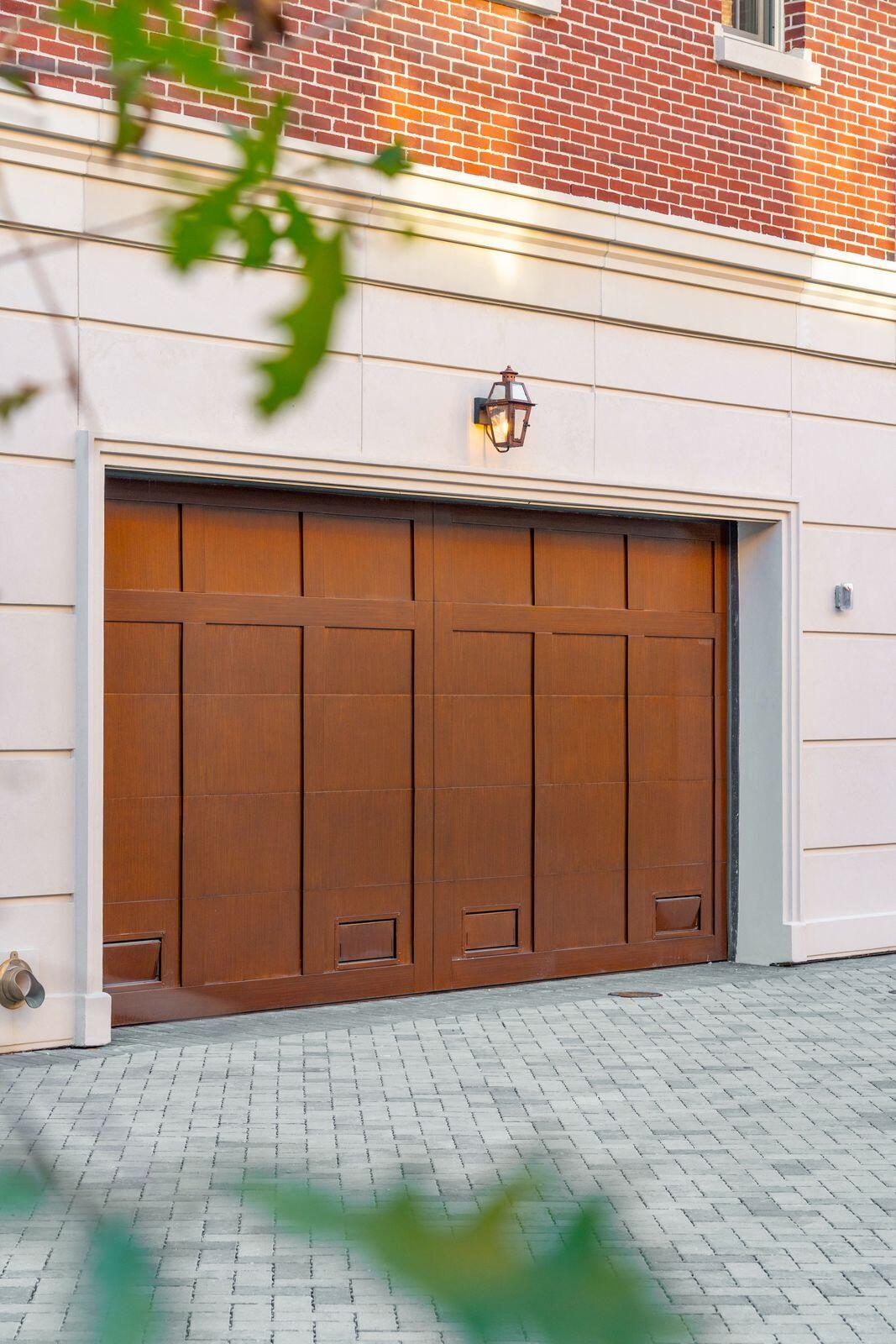 372 Broad Street Charleston, SC 29401 - Photo 4 of 26 Garage Exterior