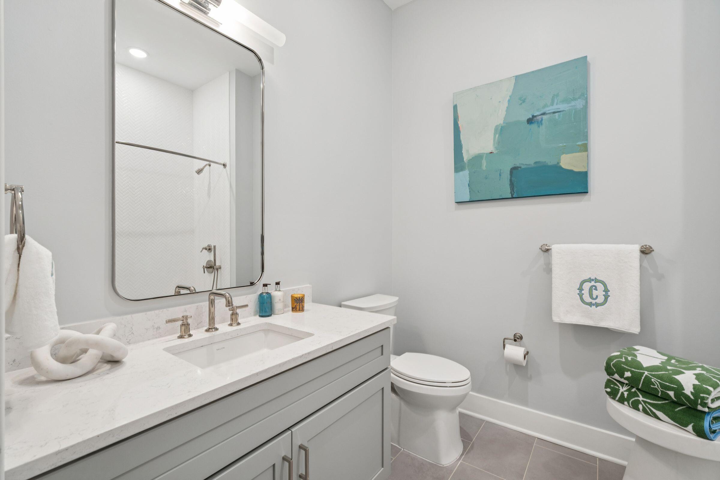 372 Broad Street Charleston, SC 29401 - Photo 10 of 26 Guest Bathroom