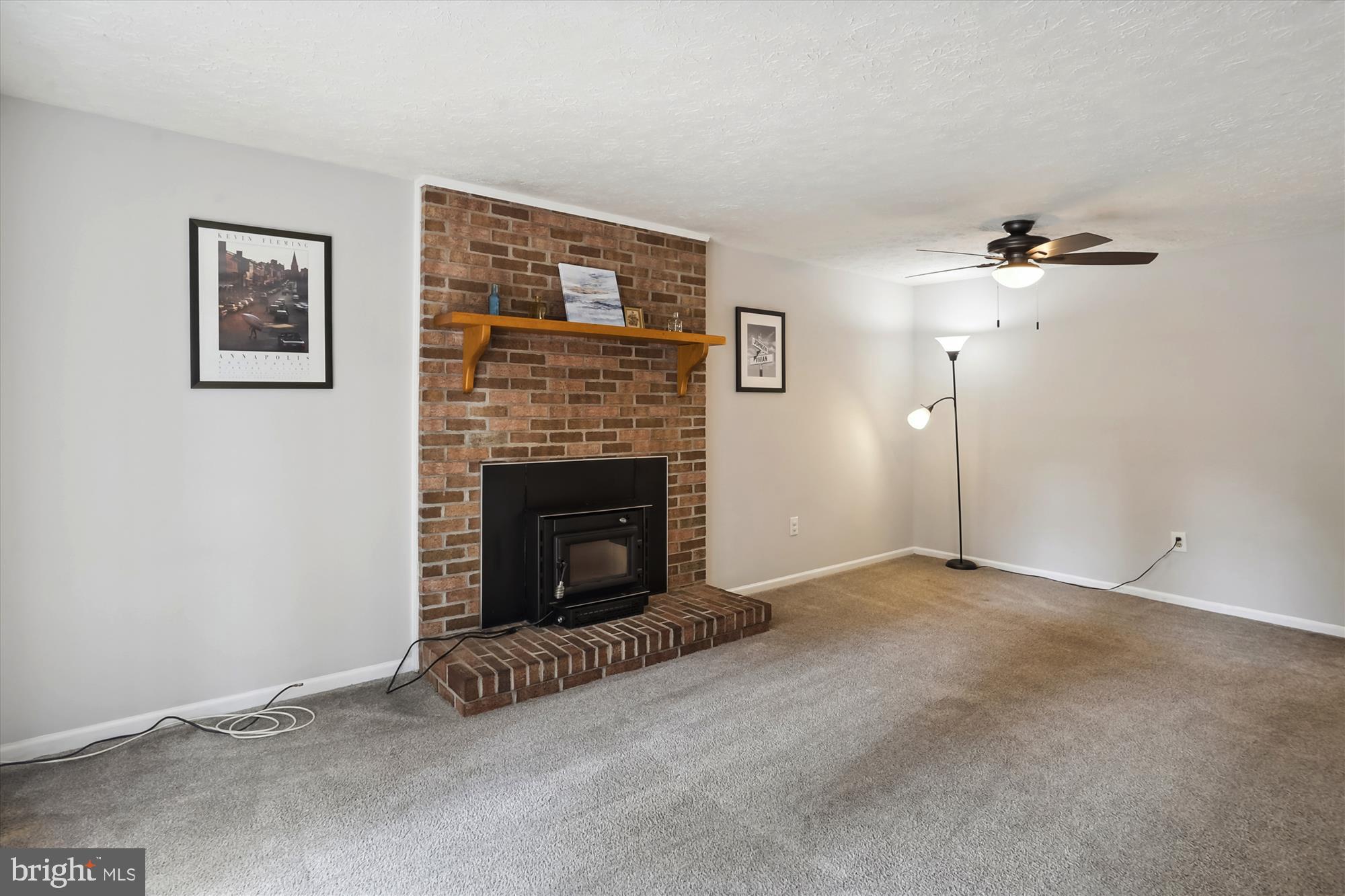 1125 Windmill Lane Silver Spring, MD 20905 - Photo 15 of 37 Family room just off the kitchen!