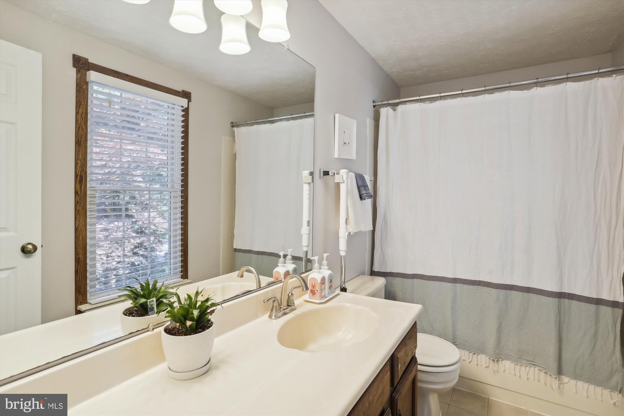 1125 Windmill Lane Silver Spring, MD 20905 - Photo 28 of 37 Primary bathroom