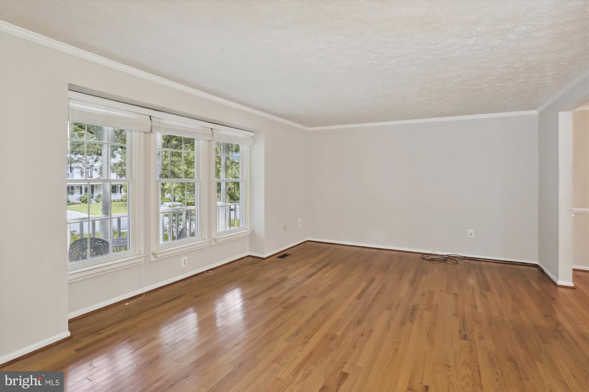1125 Windmill Lane Silver Spring, MD 20905 - Photo 6 of 37 Main Living Room