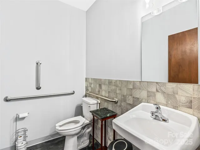 $425,000 | 208 Charlotte Highway, Unit 301, Asheville, NC 28803