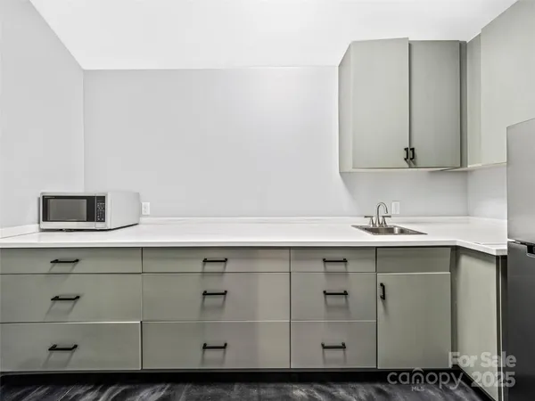 $425,000 | 208 Charlotte Highway, Unit 301, Asheville, NC 28803