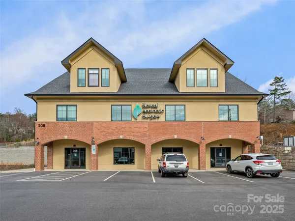 $425,000 | 208 Charlotte Highway, Unit 301, Asheville, NC 28803