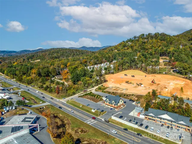 $425,000 | 208 Charlotte Highway, Unit 301, Asheville, NC 28803
