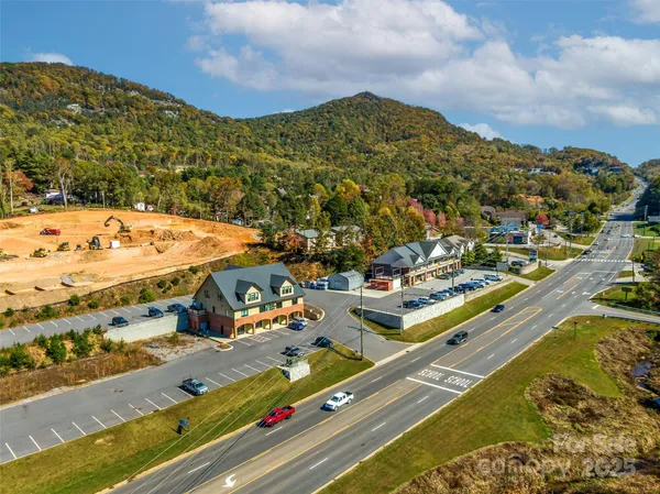 $425,000 | 208 Charlotte Highway, Unit 301, Asheville, NC 28803