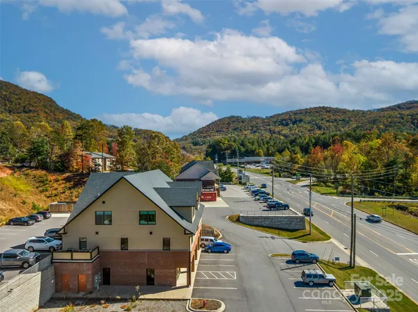 $425,000 | 208 Charlotte Highway, Unit 301, Asheville, NC 28803