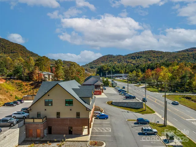 $425,000 | 208 Charlotte Highway, Unit 301, Asheville, NC 28803