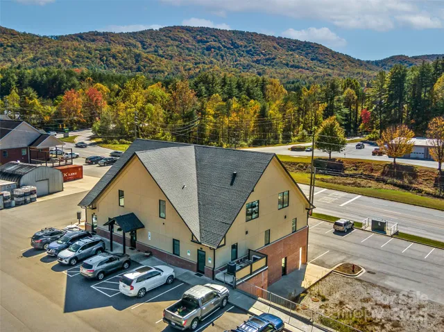 $425,000 | 208 Charlotte Highway, Unit 301, Asheville, NC 28803