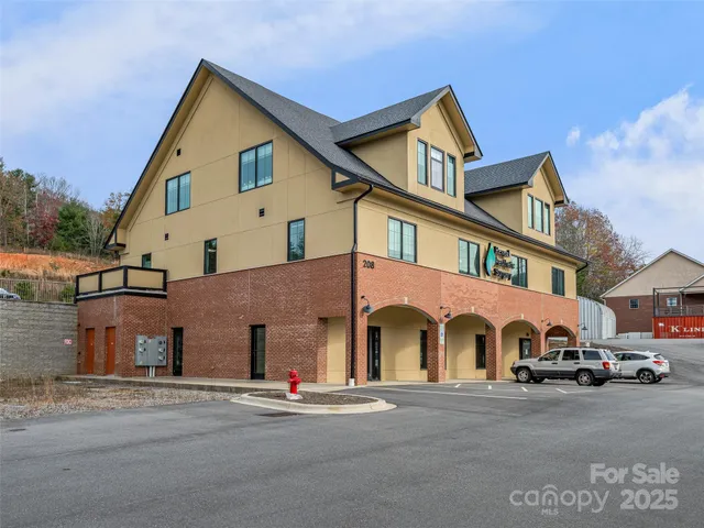 $425,000 | 208 Charlotte Highway, Unit 301, Asheville, NC 28803
