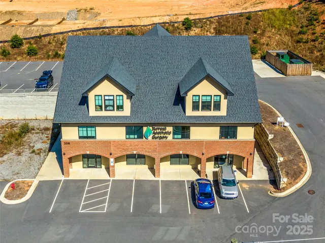 $425,000 | 208 Charlotte Highway, Unit 301, Asheville, NC 28803