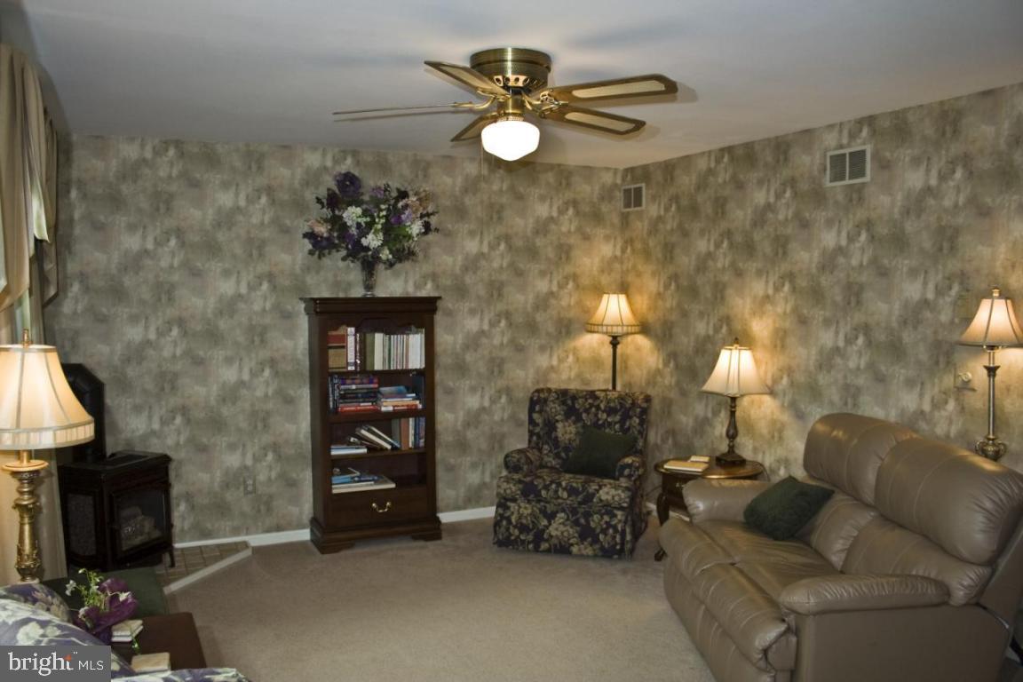 308 Farm Del Circle Lititz, PA 17543 - Photo 3 of 15