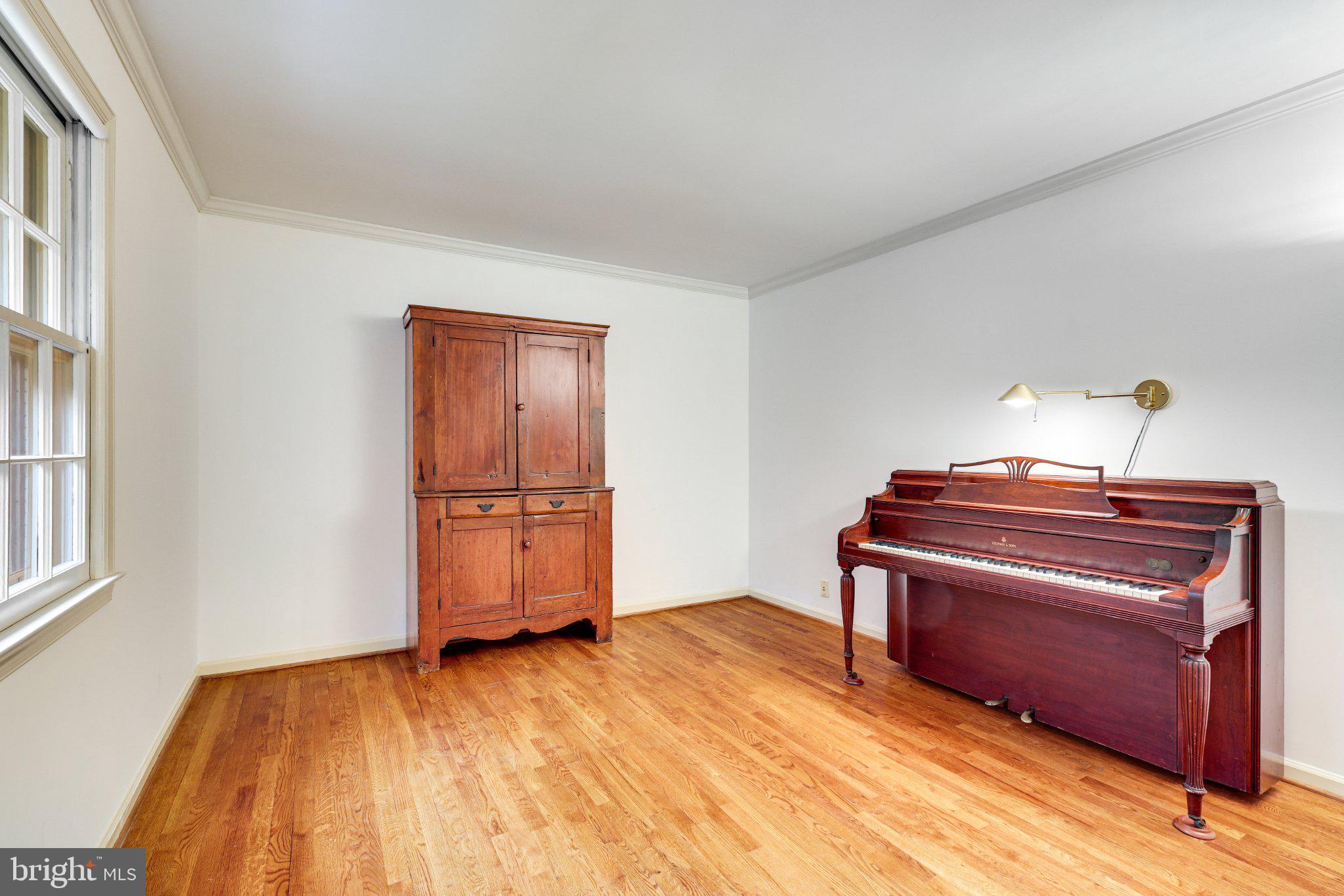 1427 Laurel Hill Road Vienna, VA 22182 - Photo 9 of 57 Elegant space with natural light.
