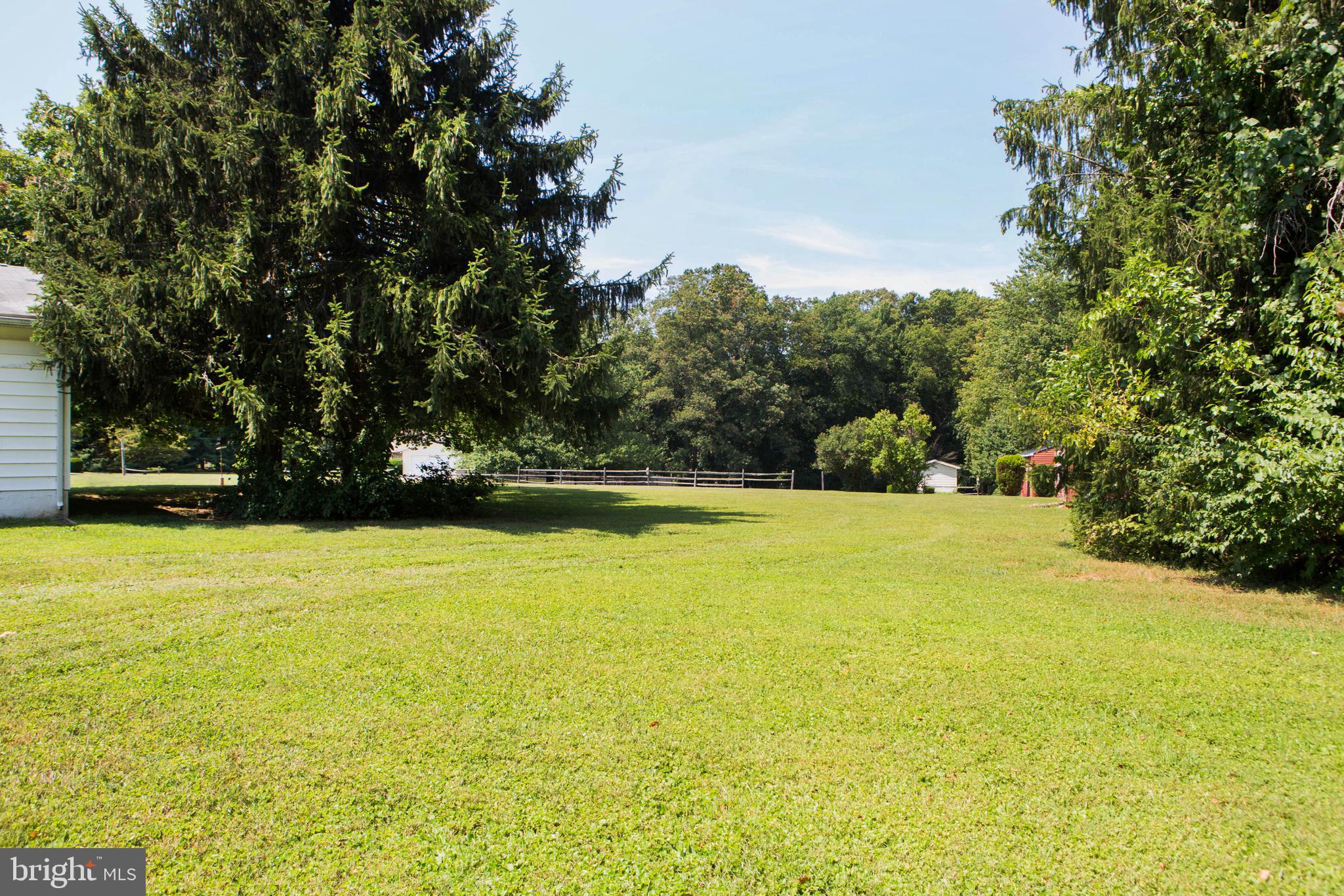 4620 Dave Rill Road Hampstead, MD 21074 - Photo 3 of 35 Side yard