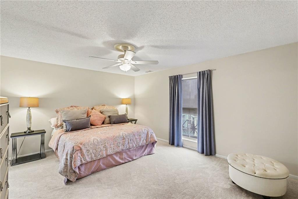 8721 Riggs Lane Overland Park, KS 66212 - Photo 13 of 31