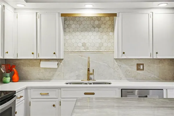 $324,950 | 8721 Riggs Lane, Overland Park, KS 66212