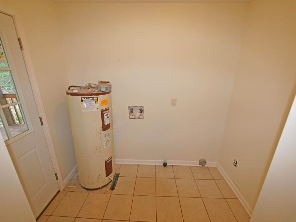 468 Woods Road Bluff City, TN 37618 - Photo 20 of 29 Laundry Room