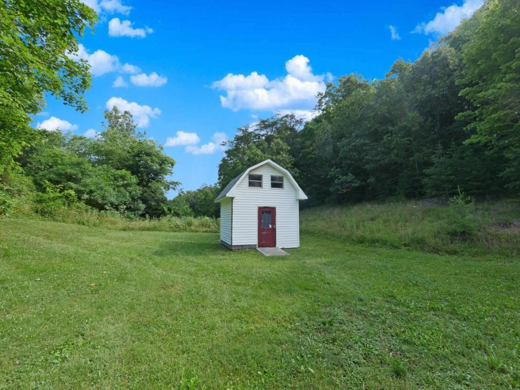 468 Woods Road Bluff City, TN 37618 - Photo 24 of 29 Outside Storage