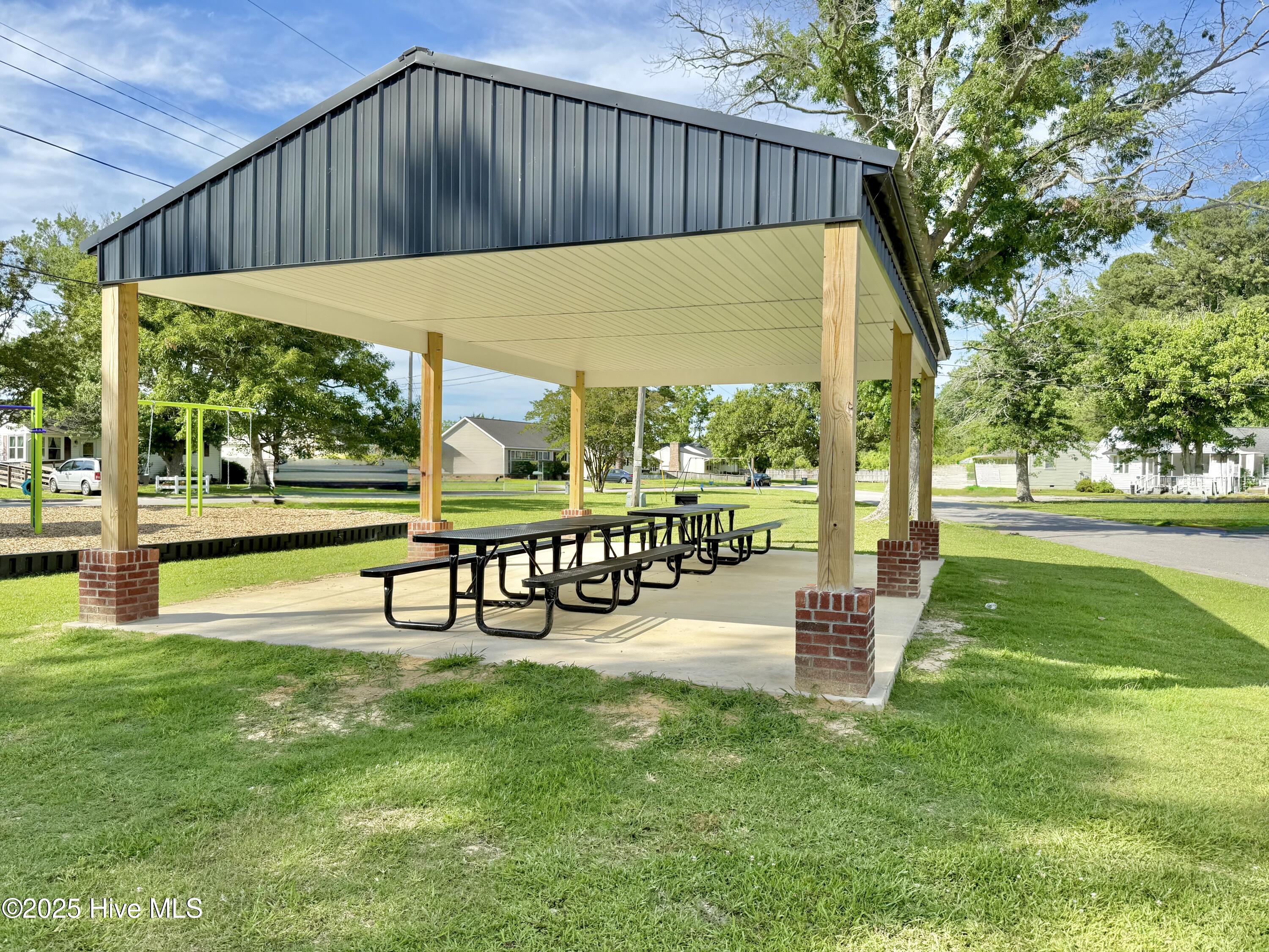 209 Hawthorne Road Edenton, NC 27932 - Photo 28 of 38 Neighborhood Picnic shelter