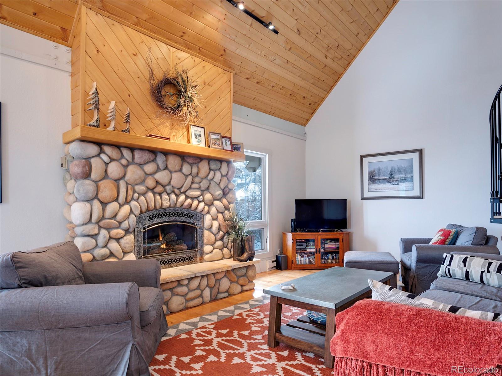 2590 Longthong Road, Unit 409 Steamboat Springs, CO 80487 - Photo 4 of 36 Gallery Image 4