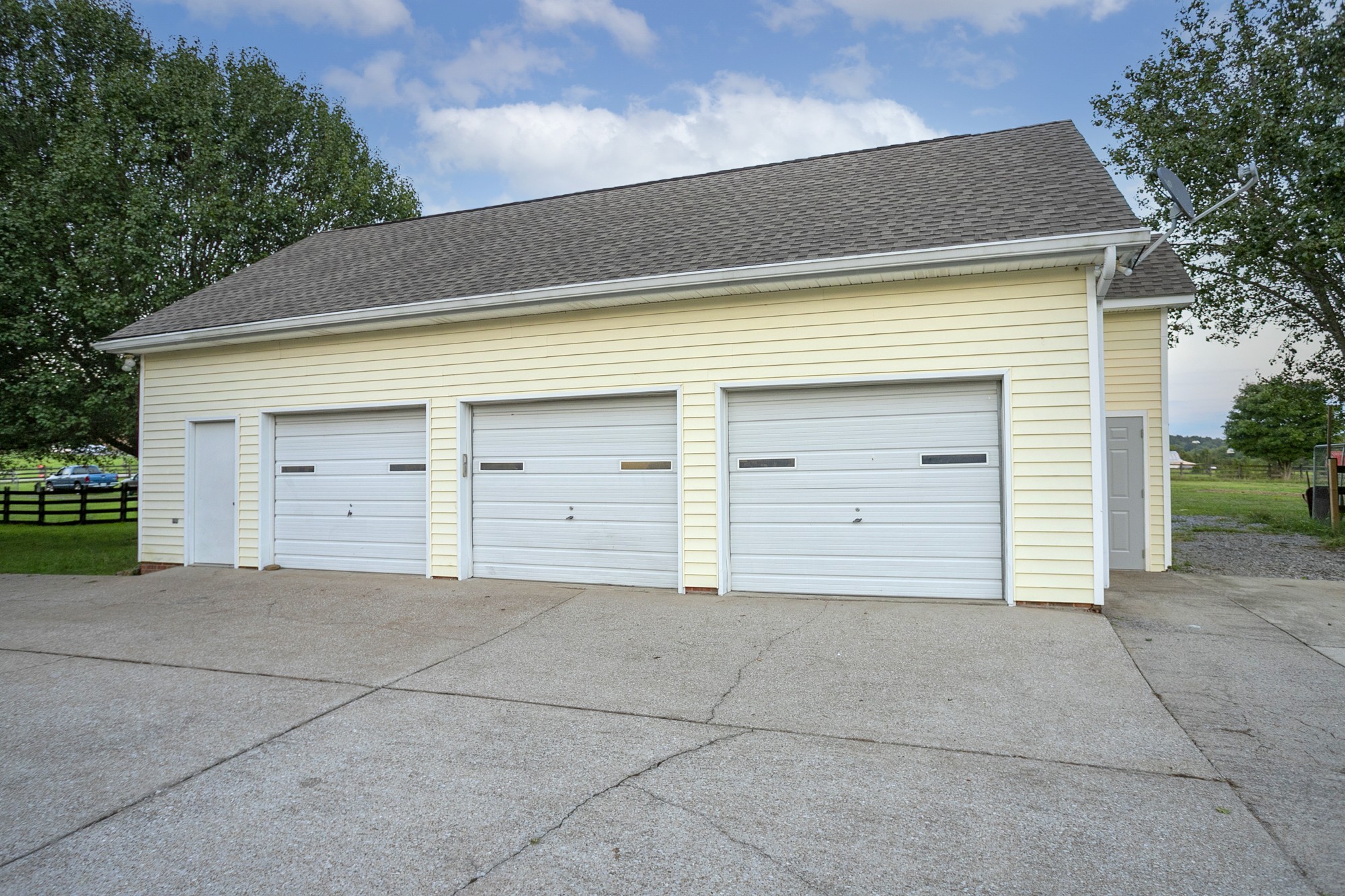 848 Philadelphia Road Lebanon, TN 37087 - Photo 2 of 50 front view of a house