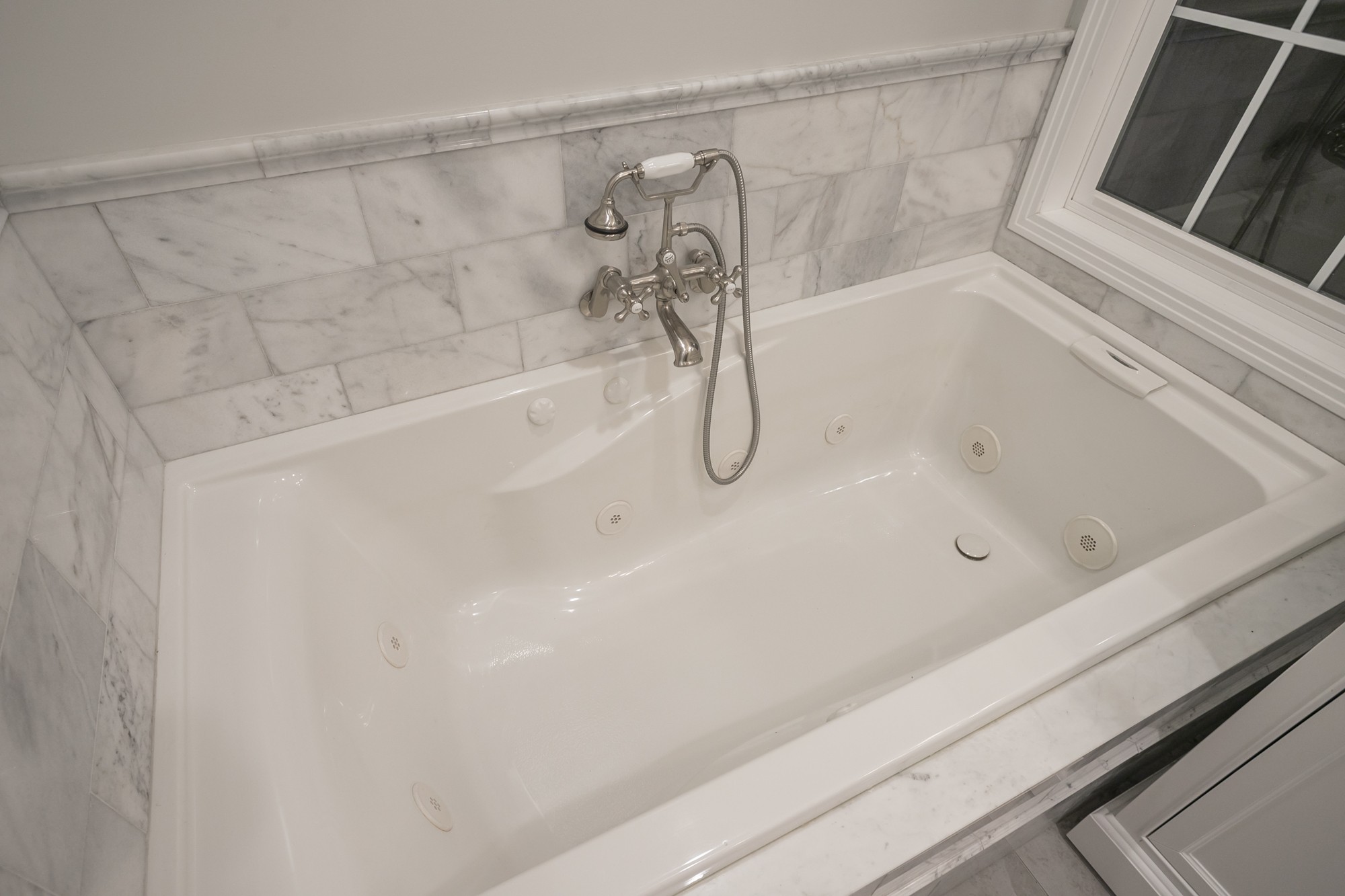 848 Philadelphia Road Lebanon, TN 37087 - Photo 24 of 50 a bathroom with a bathtub