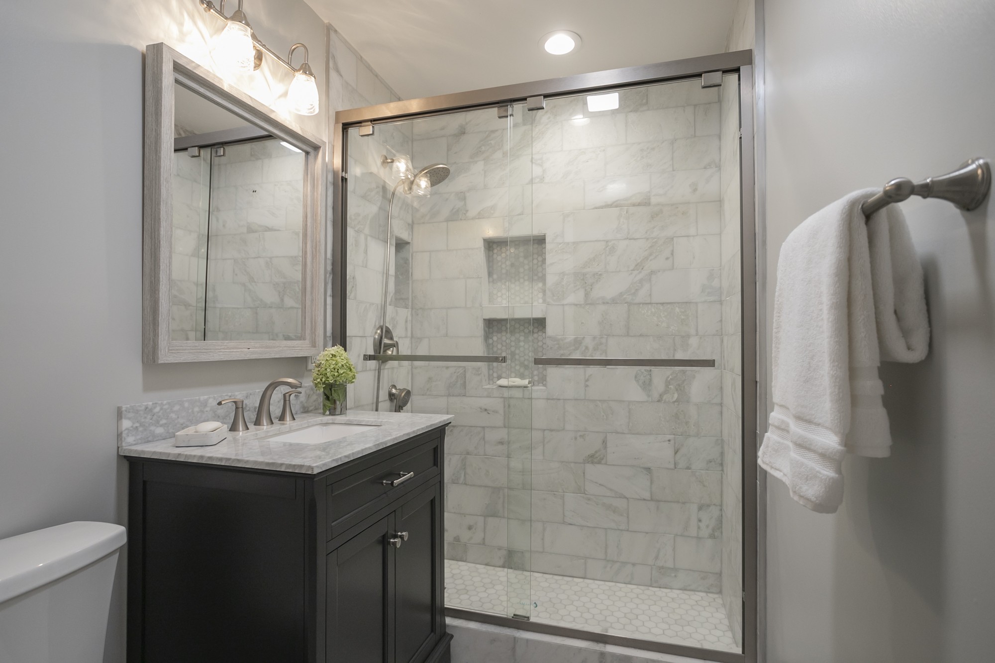 848 Philadelphia Road Lebanon, TN 37087 - Photo 28 of 50 a bathroom with a sink and mirror