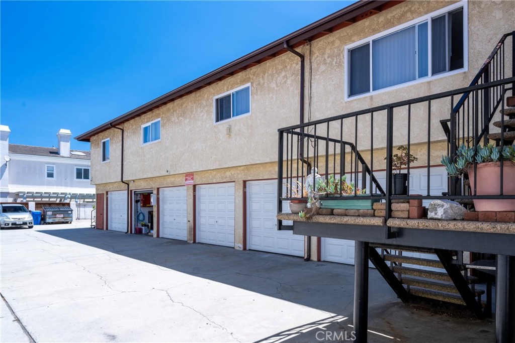 2107 Pullman Lane Redondo Beach, CA 90278 - Photo 1 of 16 a view of a patio with table and chairs