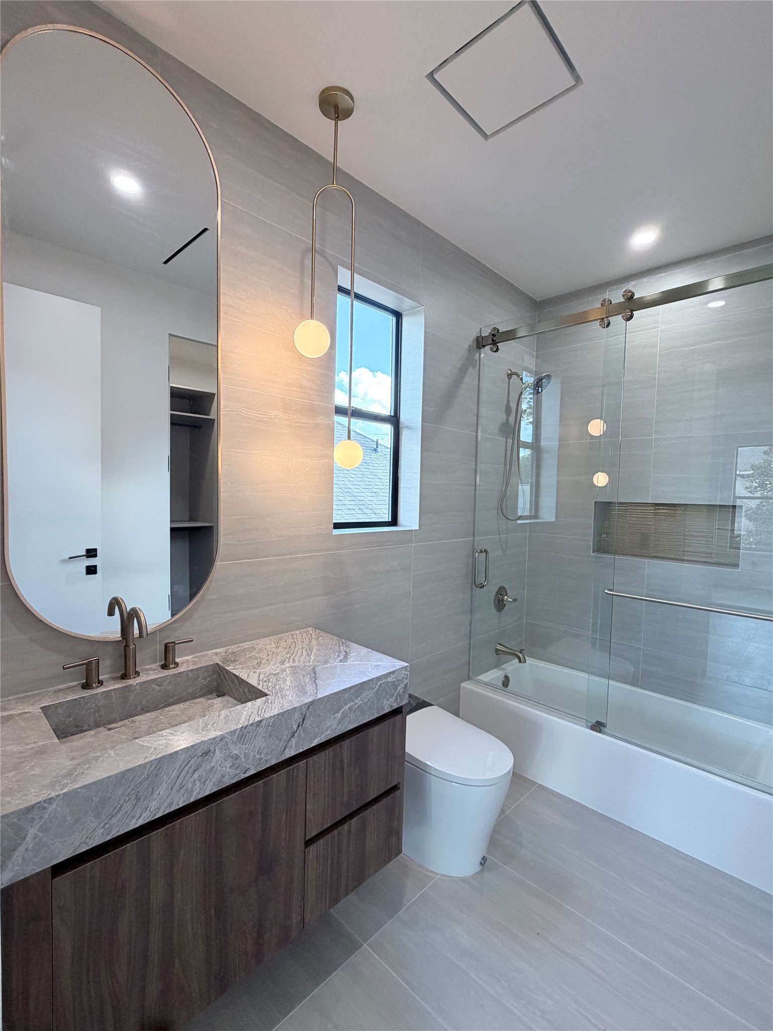 827 Bunker Hill Road Houston, TX 77024 - Photo 27 of 38 Bathroom 3