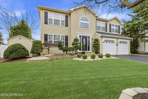 $899,000 | 16 Diamond Lane, Howell, NJ 07731