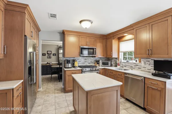 $899,000 | 16 Diamond Lane, Howell, NJ 07731